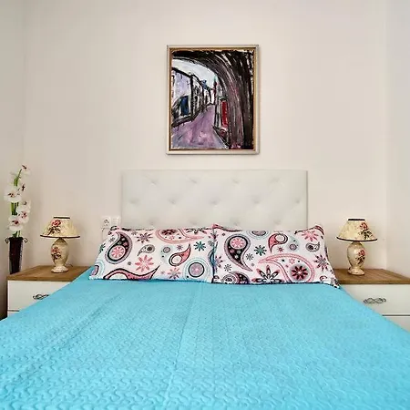Апартаменты Cozy Near The